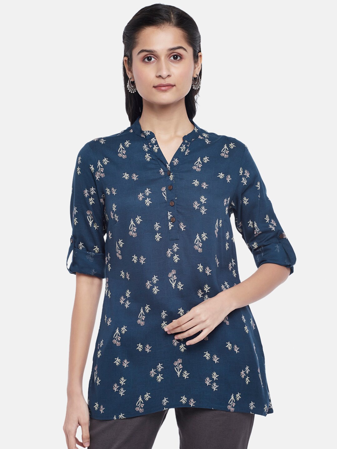 

AKKRITI BY PANTALOONS Blue & White Viscose Rayon Mandarin Collar Printed Tunic