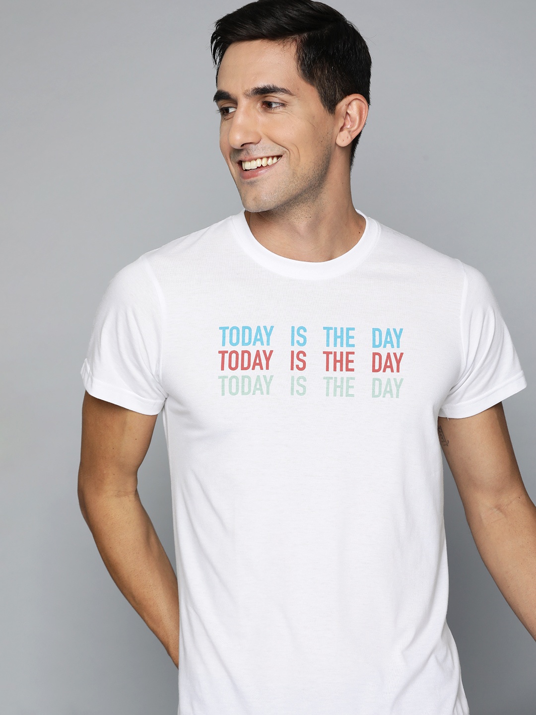 

HERE&NOW Men White & Blue Typography Printed T-shirt