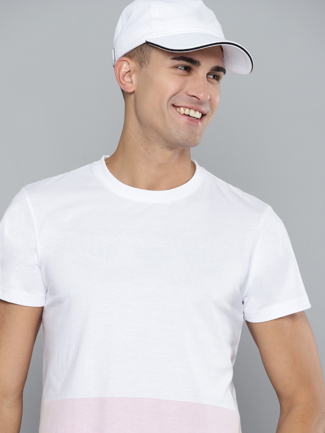 

HERE&NOW Men White & Blue Striped T-shirt