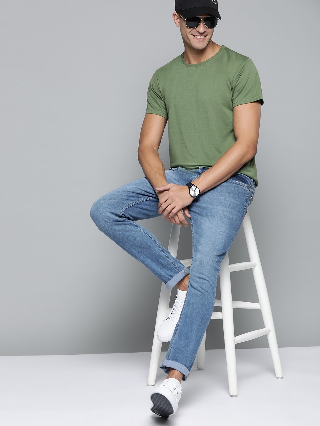 

HERE&NOW Men Olive Green Solid T-shirt