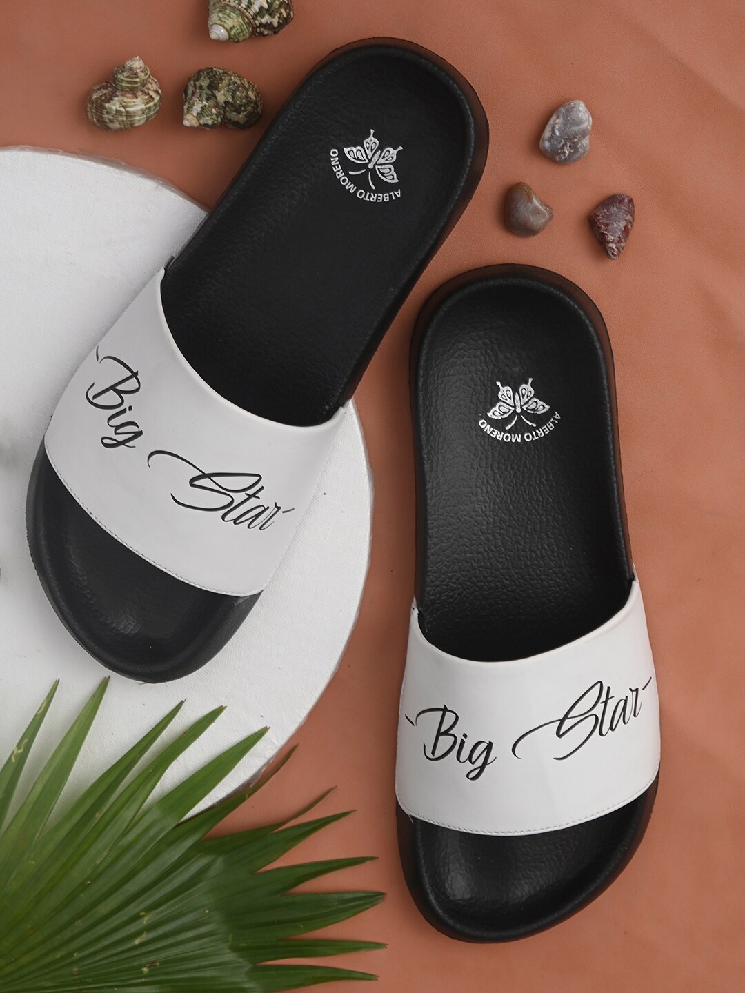 

ALBERTO MORENO Men White & Black Printed Sliders