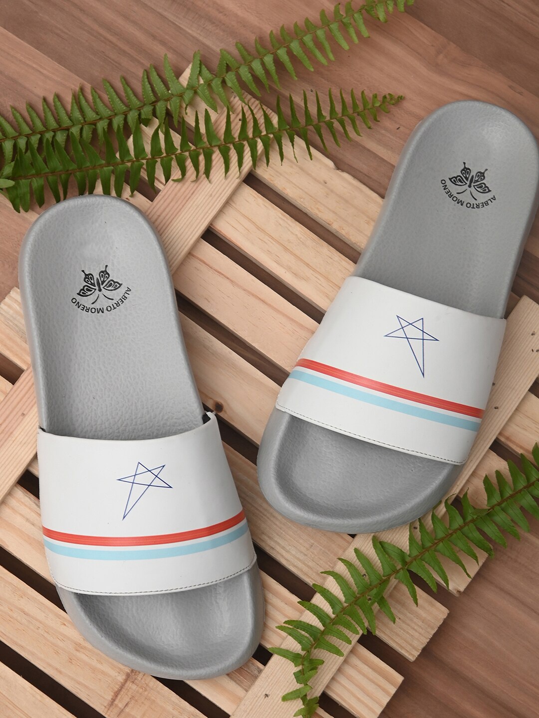 

ALBERTO MORENO Men White & Grey Printed Sliders