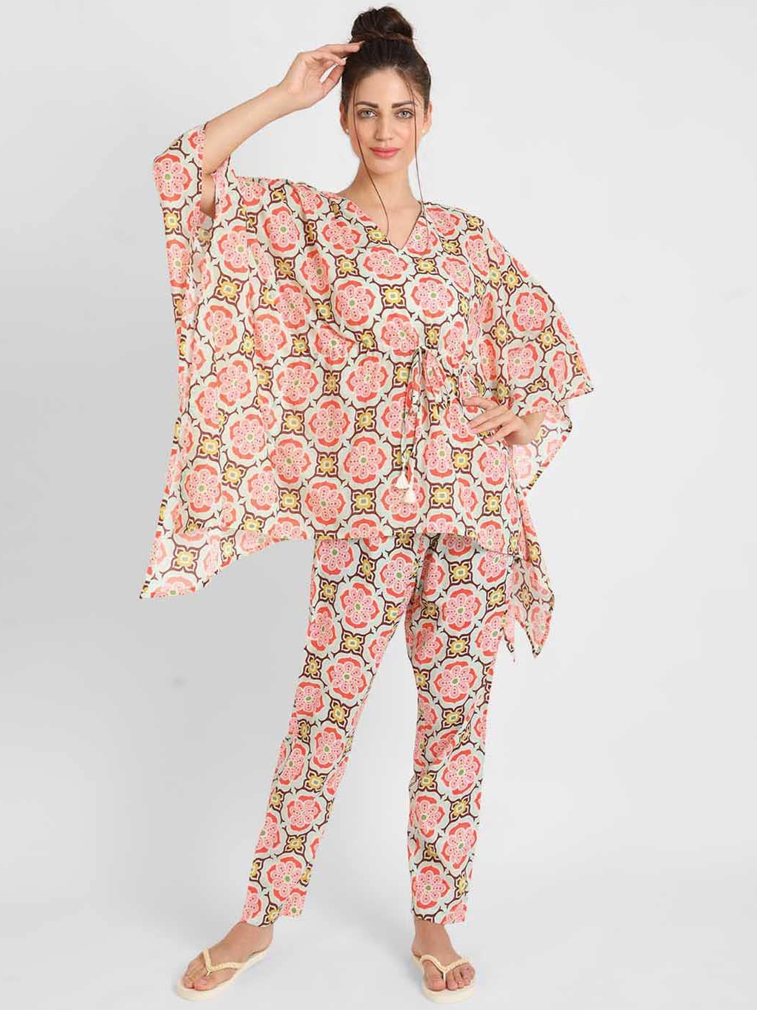 

KOOCHI POOCHI Women White & Pink Printed Cotton Night suit