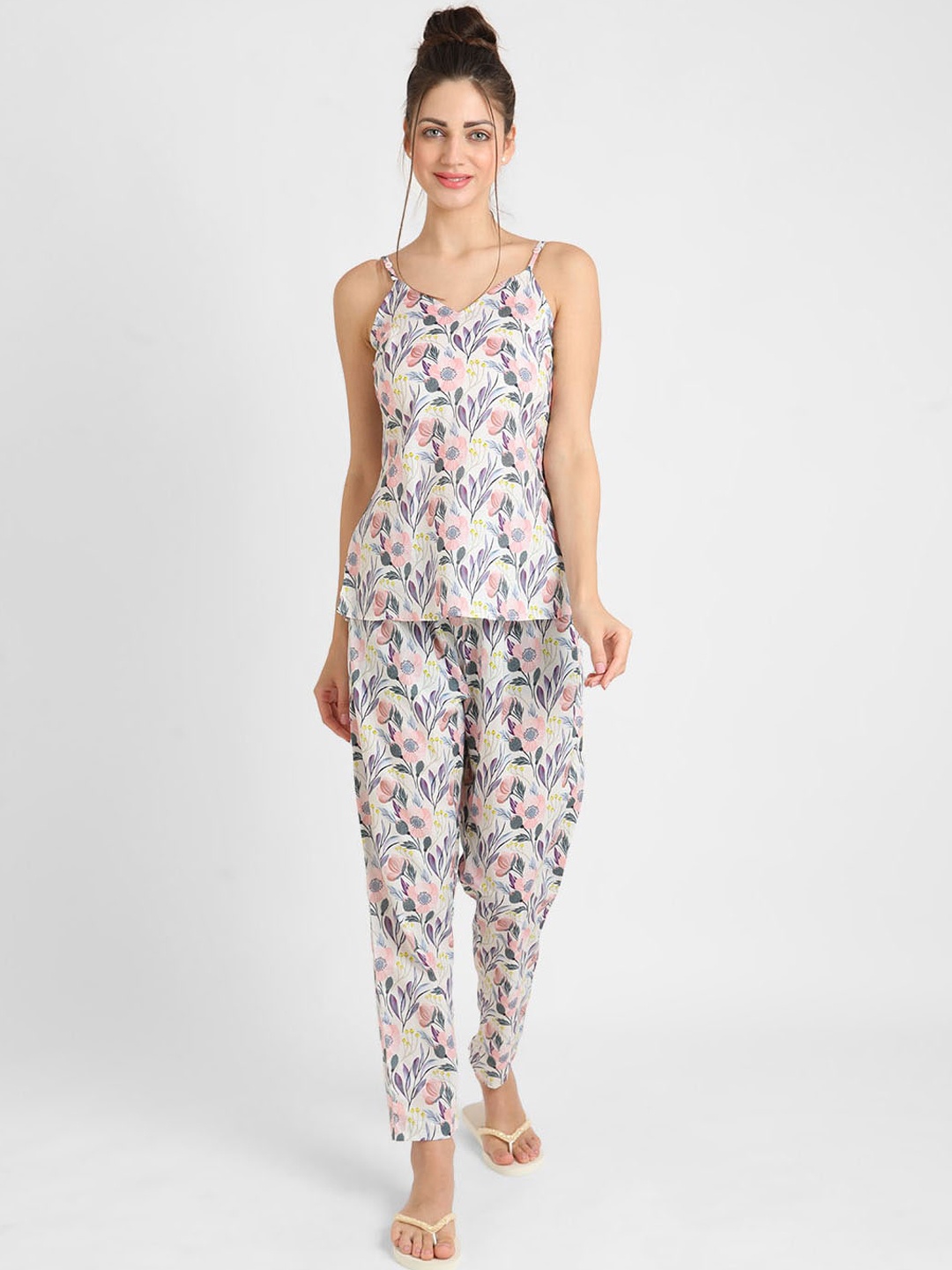 

KOOCHI POOCHI Women White & Pink Pure Cotton Printed Night suit