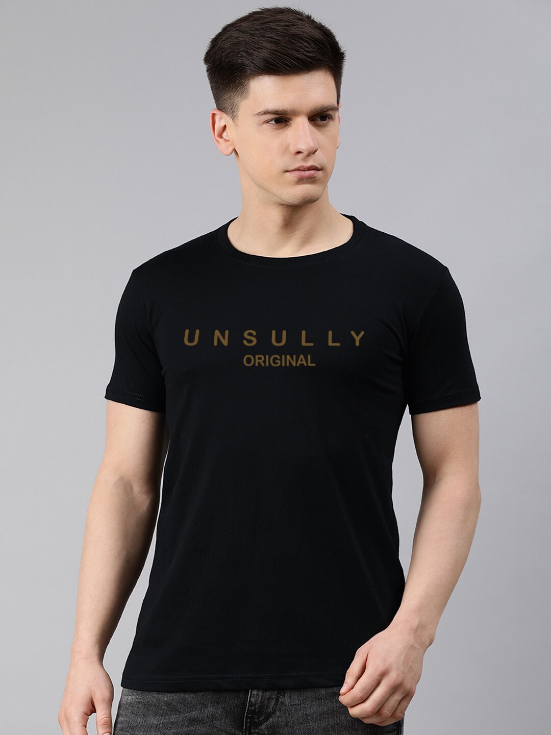 

UNSULLY Men Black Solid Pure Cotton T-shirt