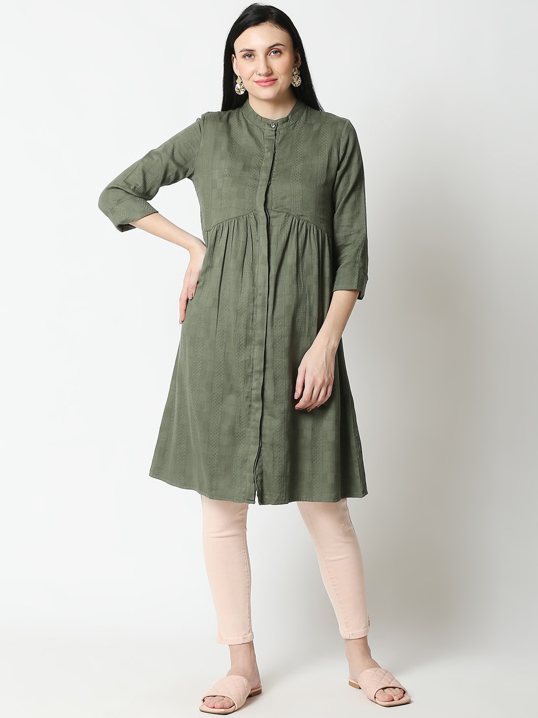 

Aanyor Women Olive Green Self Design Dobby Cotton Kurta