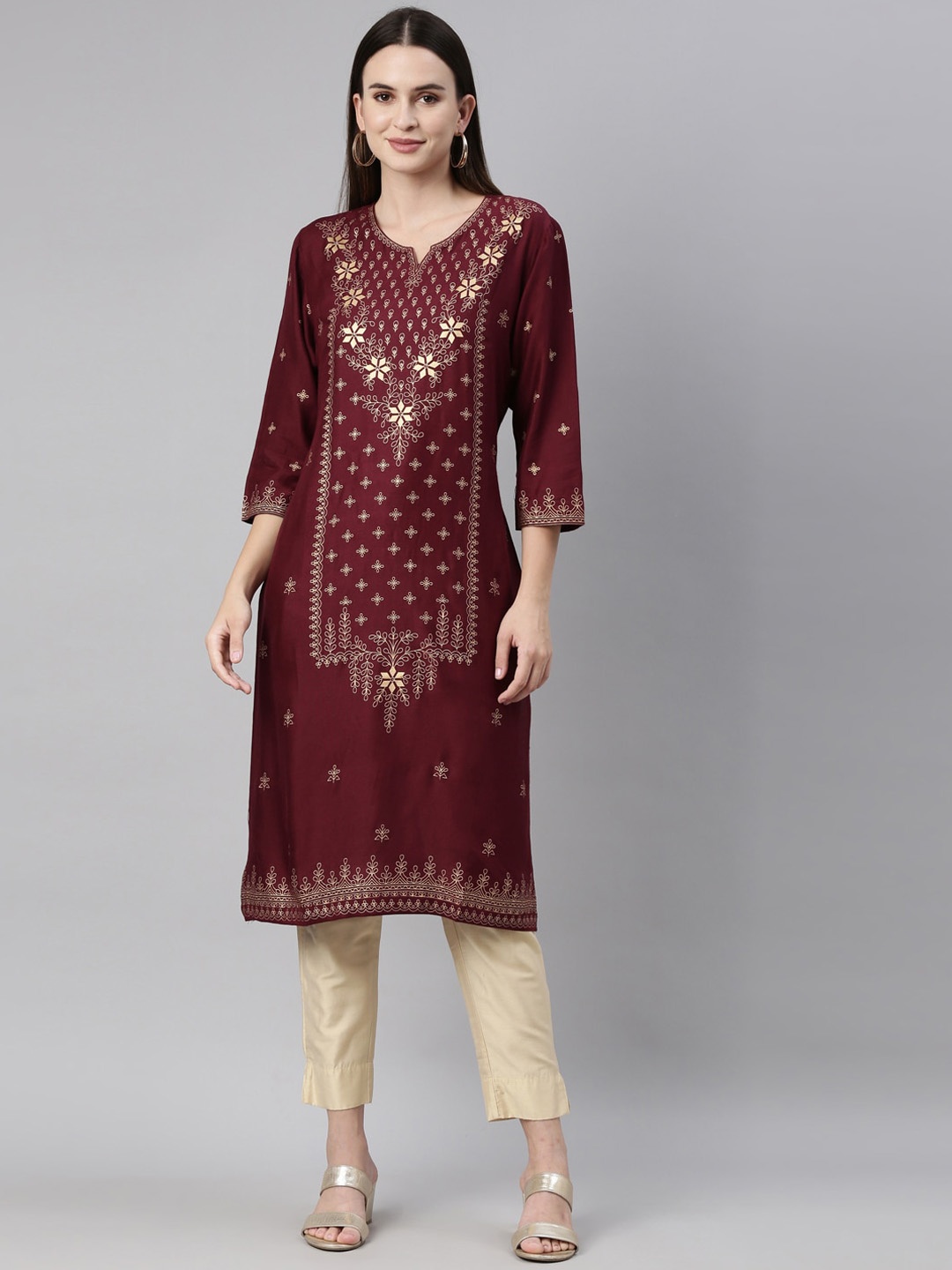 

Neerus Women Maroon Printed Round Neck Kurta