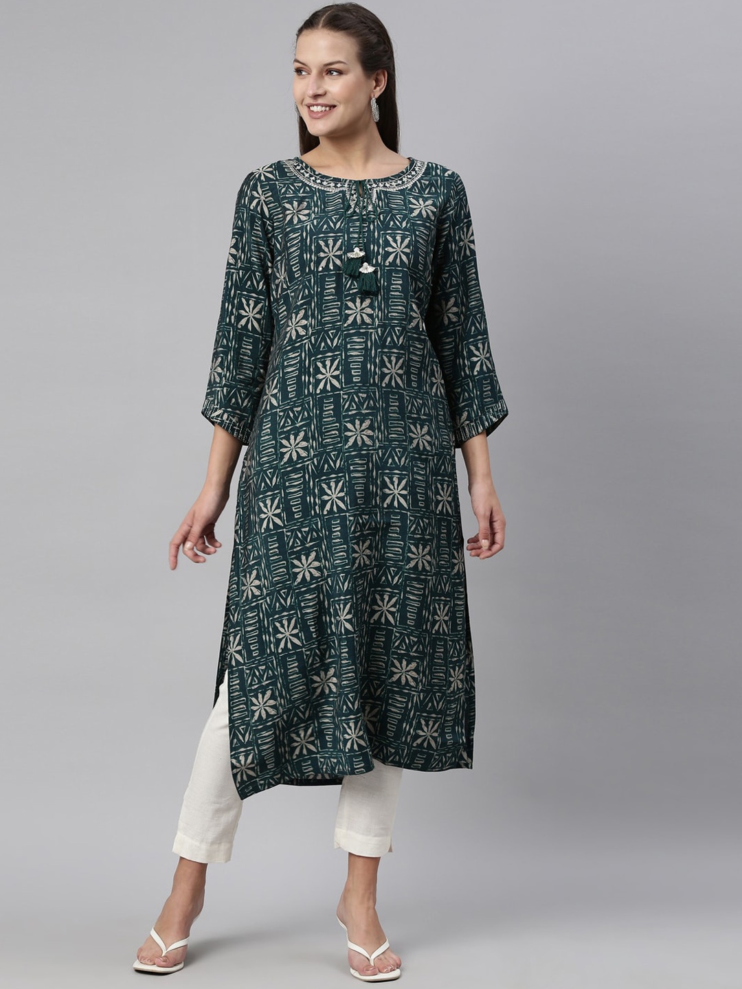 

Neerus Women Green Quirky Printed Keyhole Neck Flared Sleeves Kurta