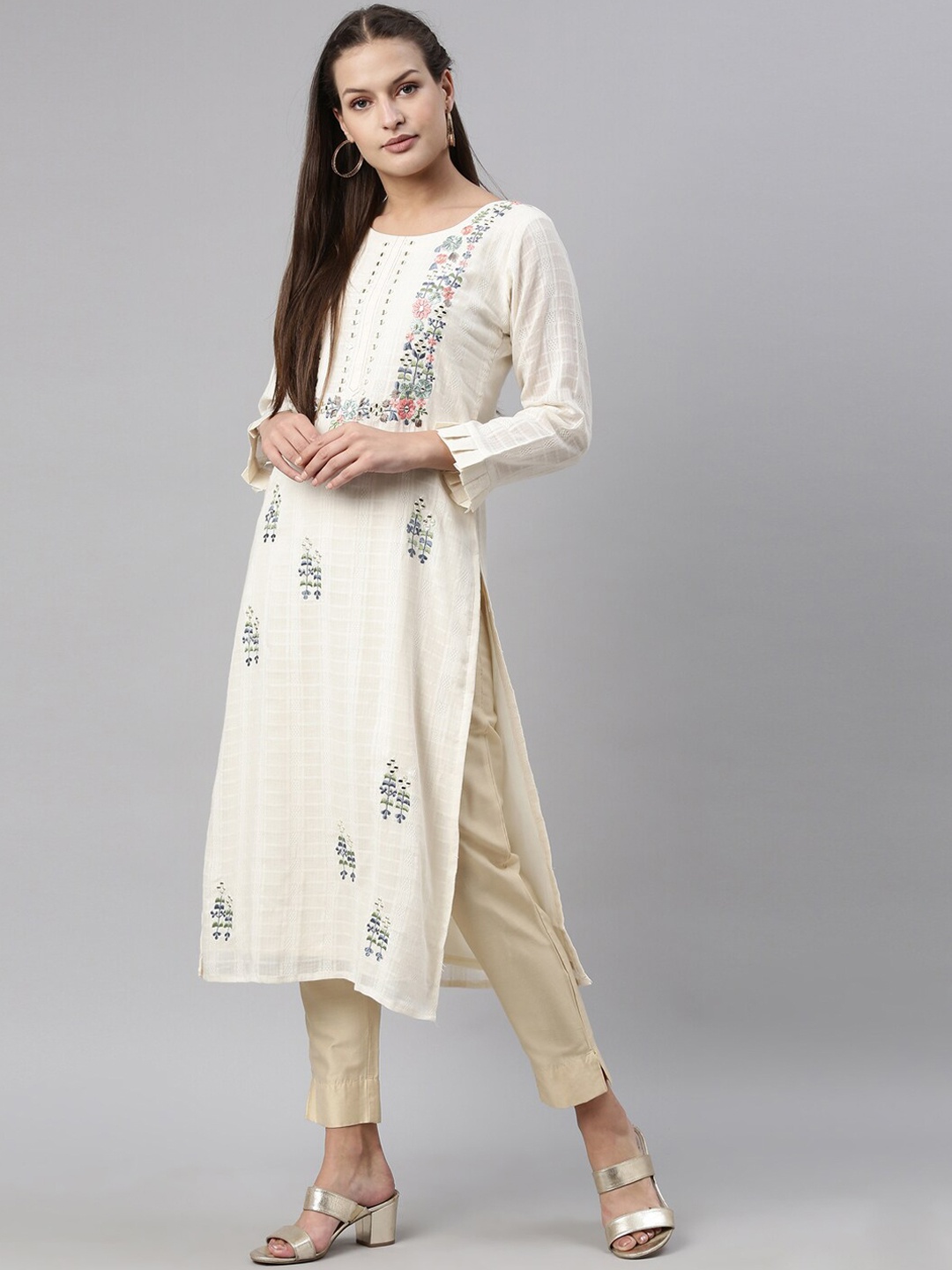 

Neerus Women Cream-Coloured Embroidered Thread Work Kurta