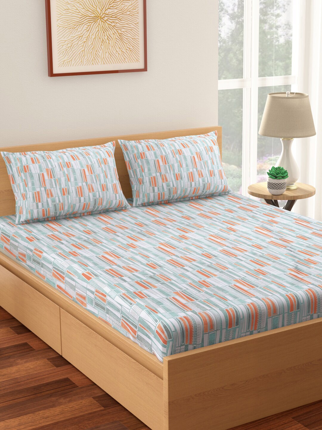 

Living scapes by Pantaloons Grey & Red Pure Cotton 144 TC Queen with 2 Pillow Covers