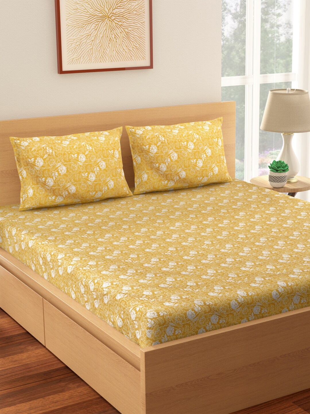 

Living scapes by Pantaloons Mustard & White Pure Cotton 128TC King with 2 Pillow Covers