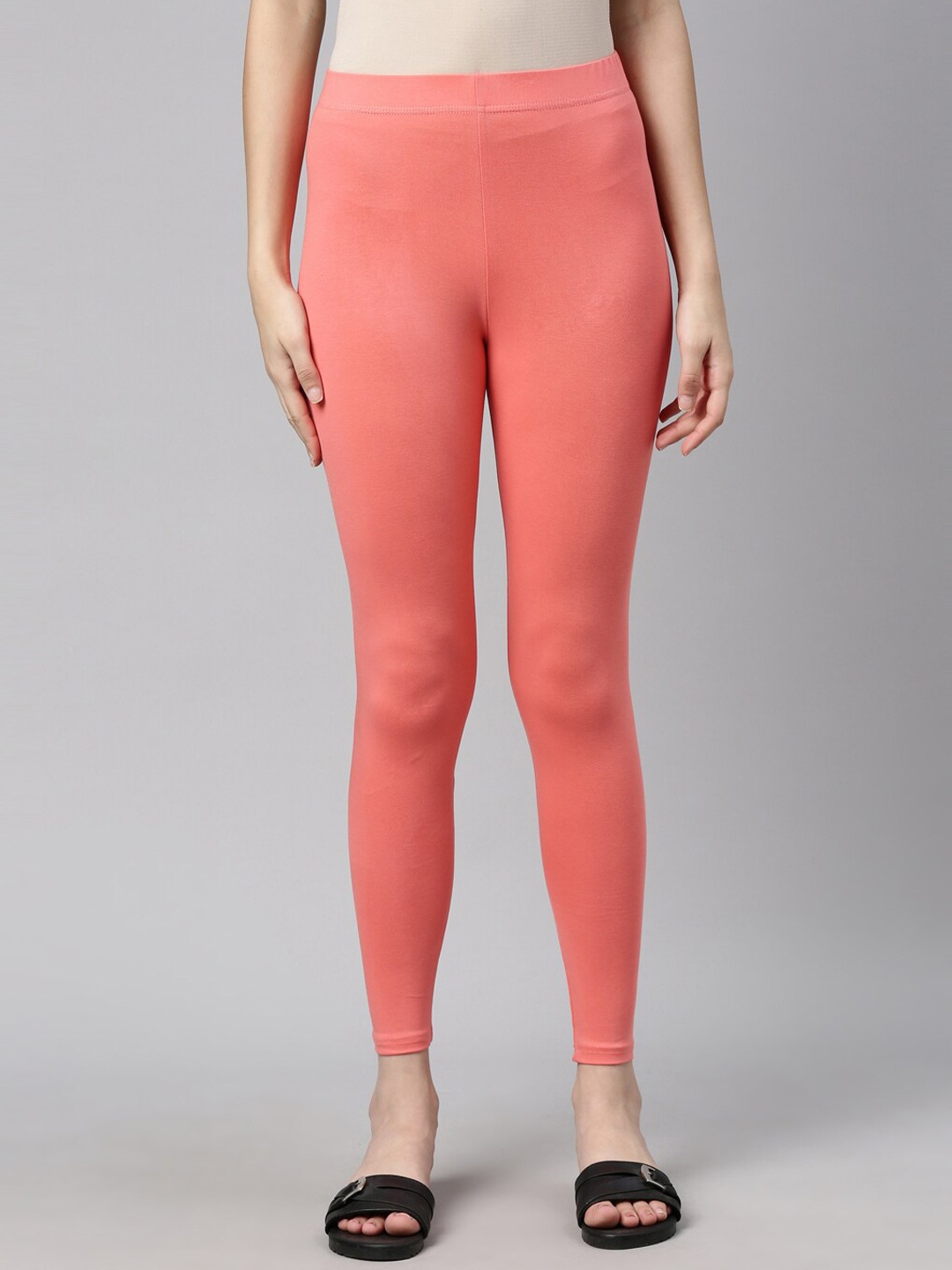 

Curare Women Peach-Coloured Solid Ankle-Length Leggings