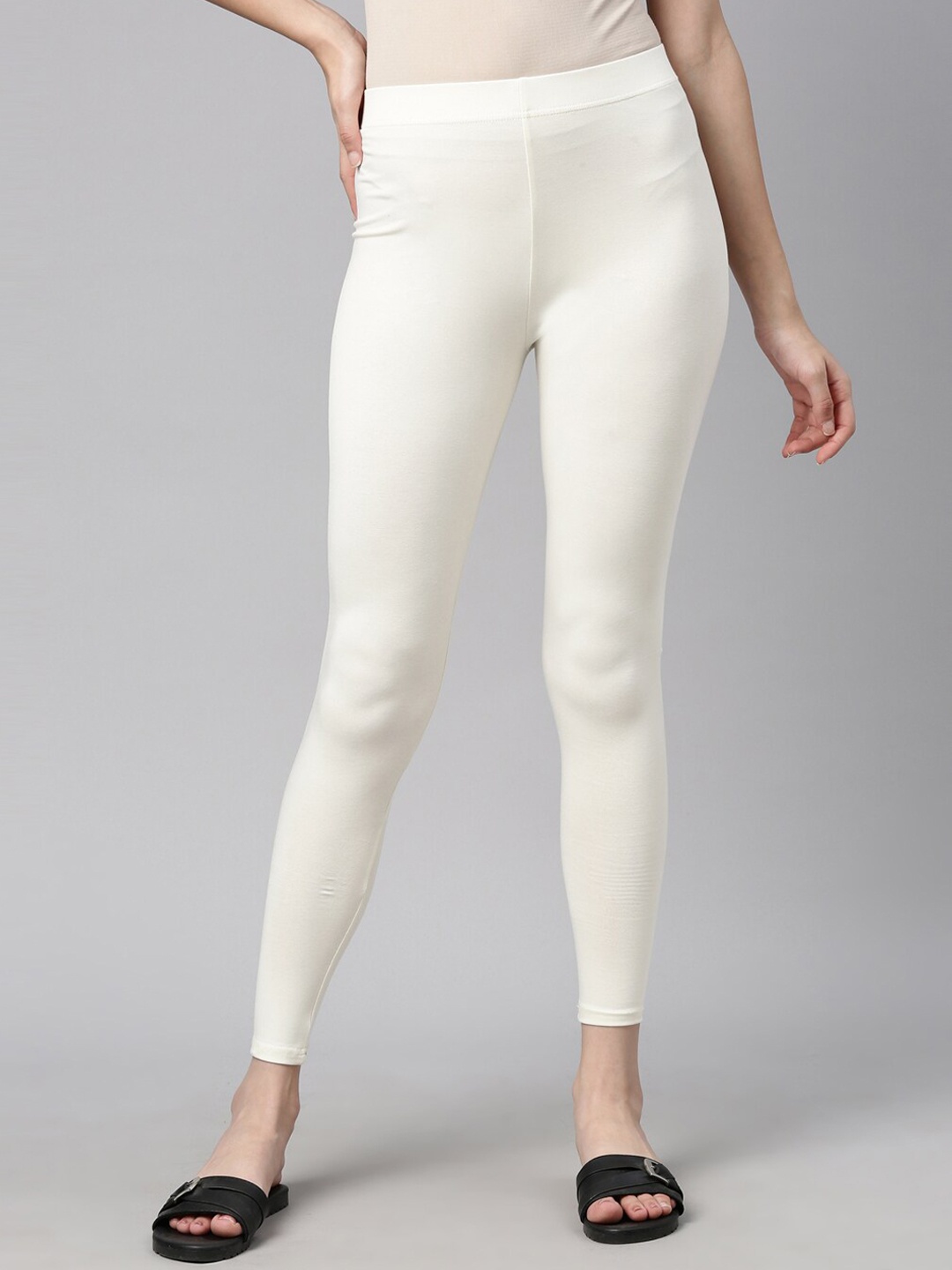 

Curare Women Off White Solid Ankle-Length Leggings