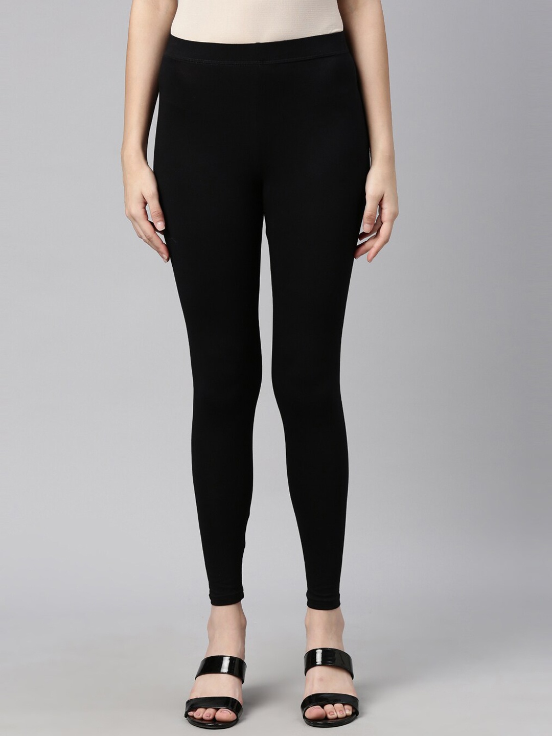 

Curare Women Black Solid Ankle-Length Leggings