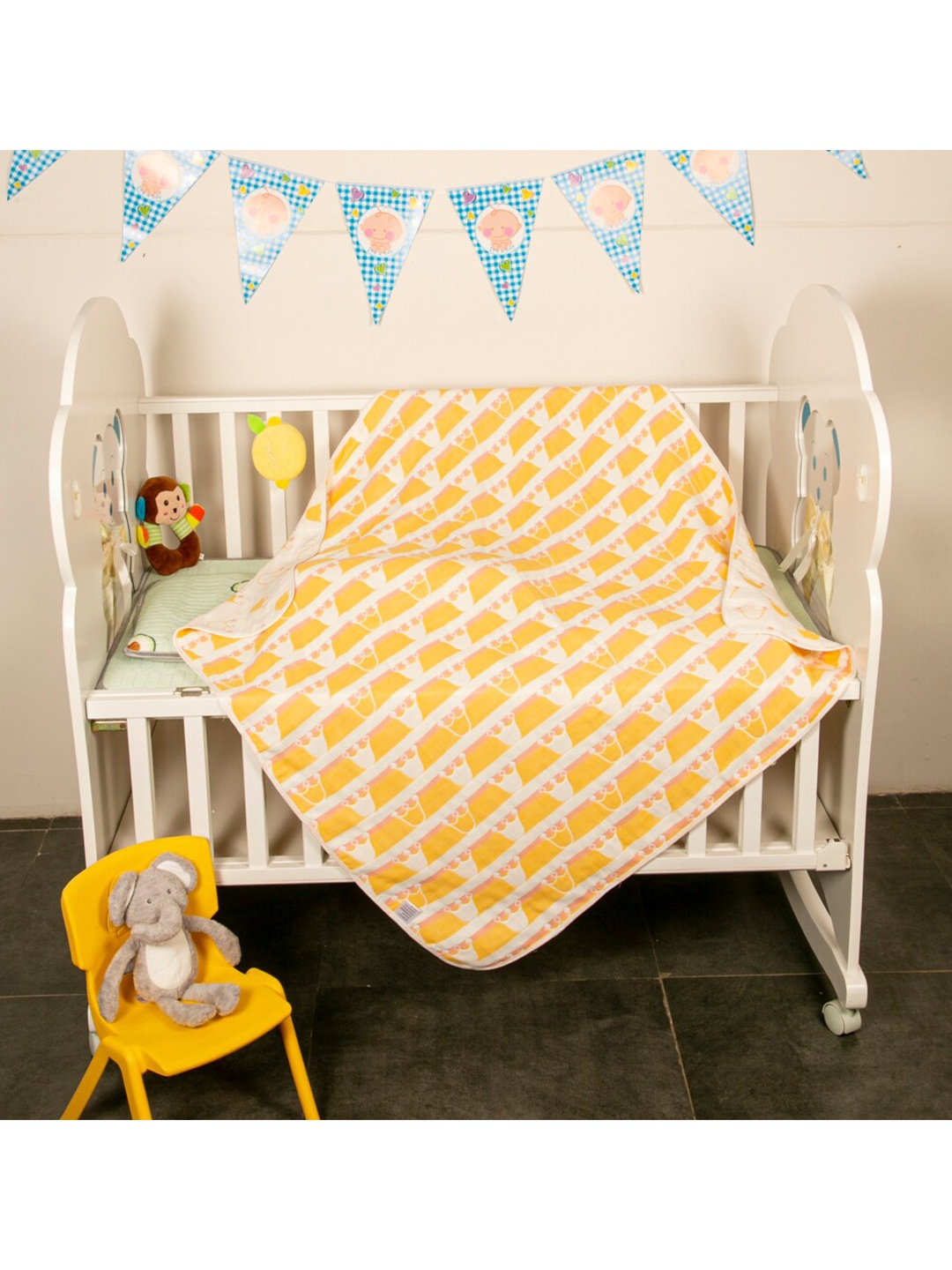 

Baby Moo Yellow & White Geometric Heavy Winter 210 GSM Cotton Single Bed Blanket