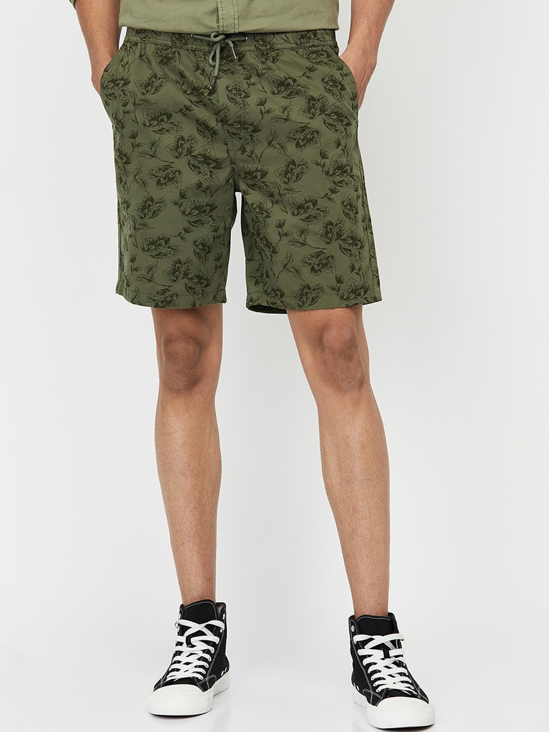 

max Men Green Regula Fit Mid Rise Floral Printed 100% Cotton Shorts