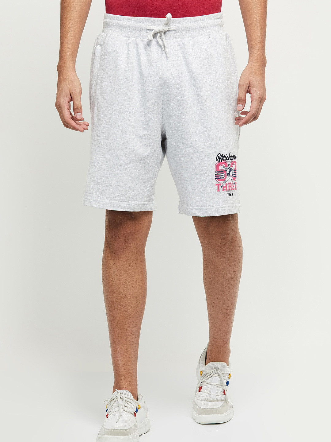 

max Men White Solid Knitted Shorts
