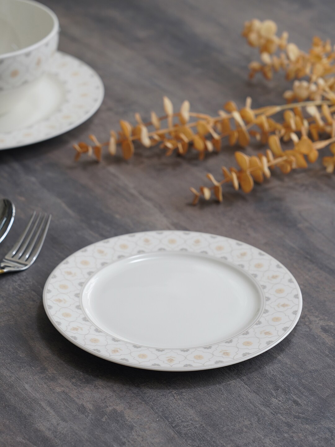 

Pure Home and Living Beige & White Ceramic Round Serving Platter