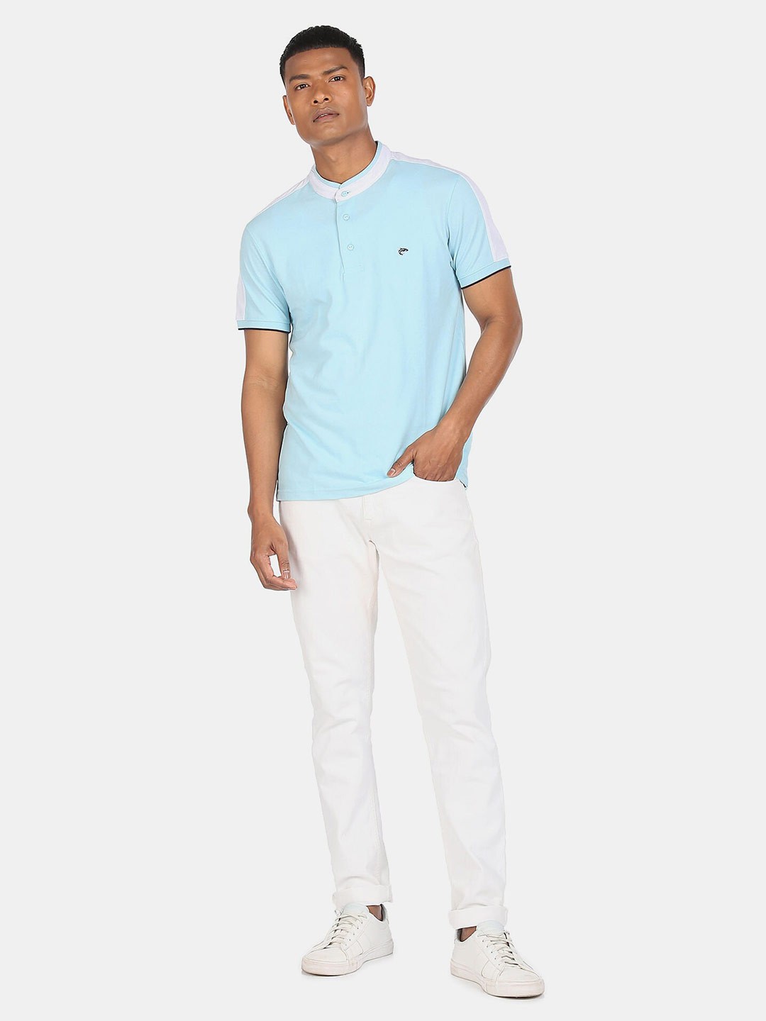 

Ruggers Men Blue & White Henley Neck T-shirt