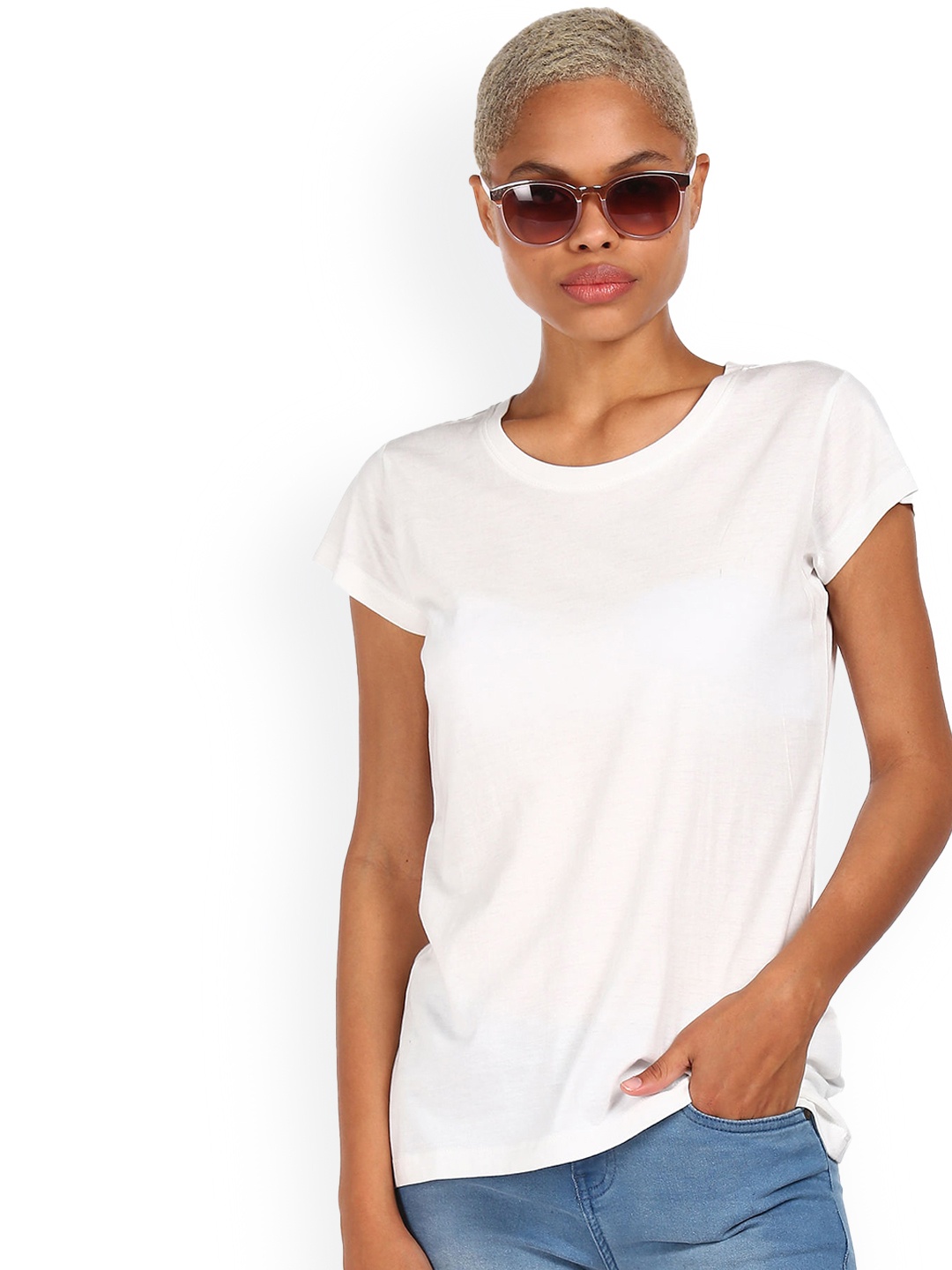 

Sugr Women White Solid Cotton T-shirt