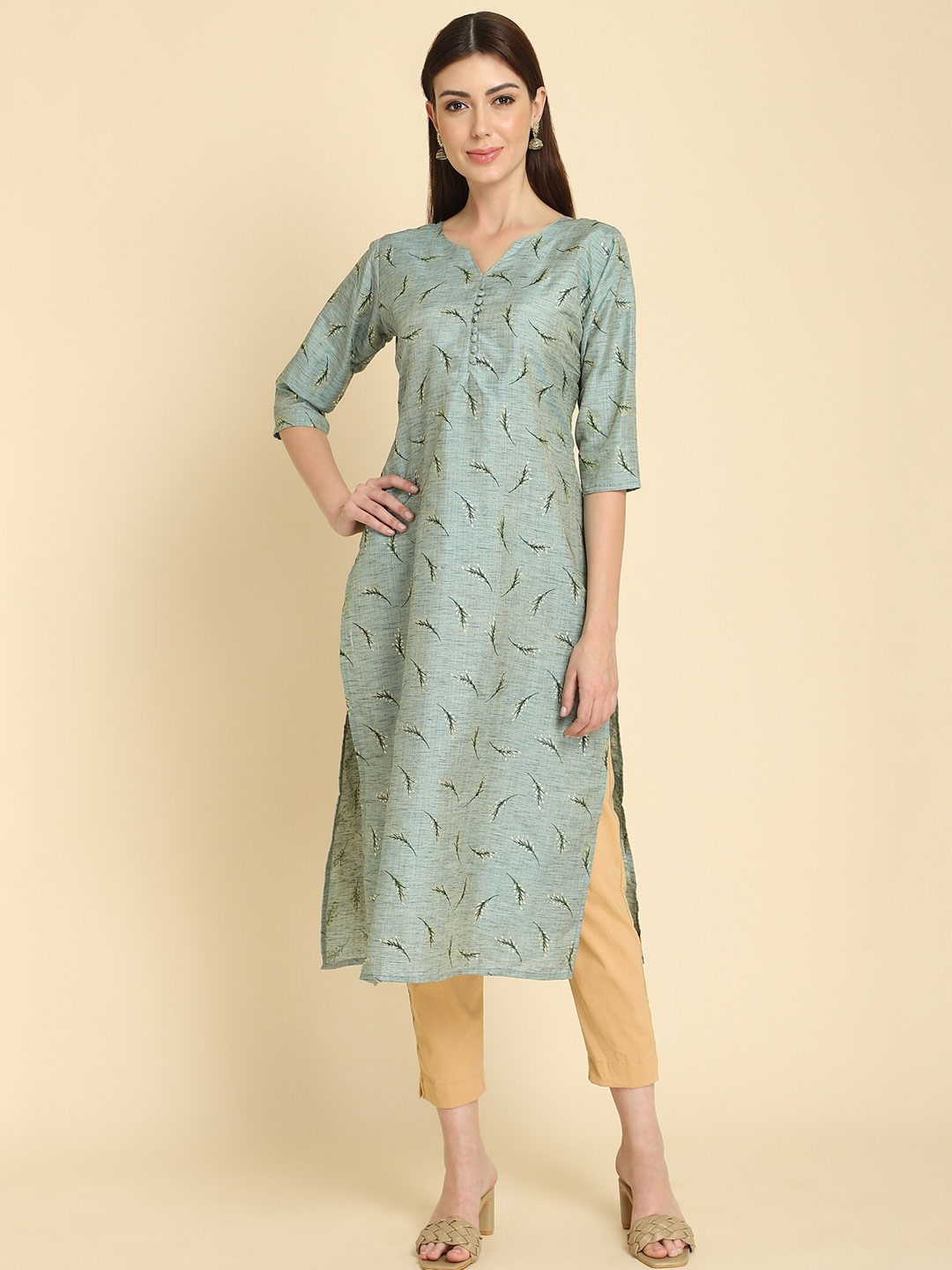 

VAIRAGEE Women Teal & White Floral Printed V-neck Cotton Straight Kurta