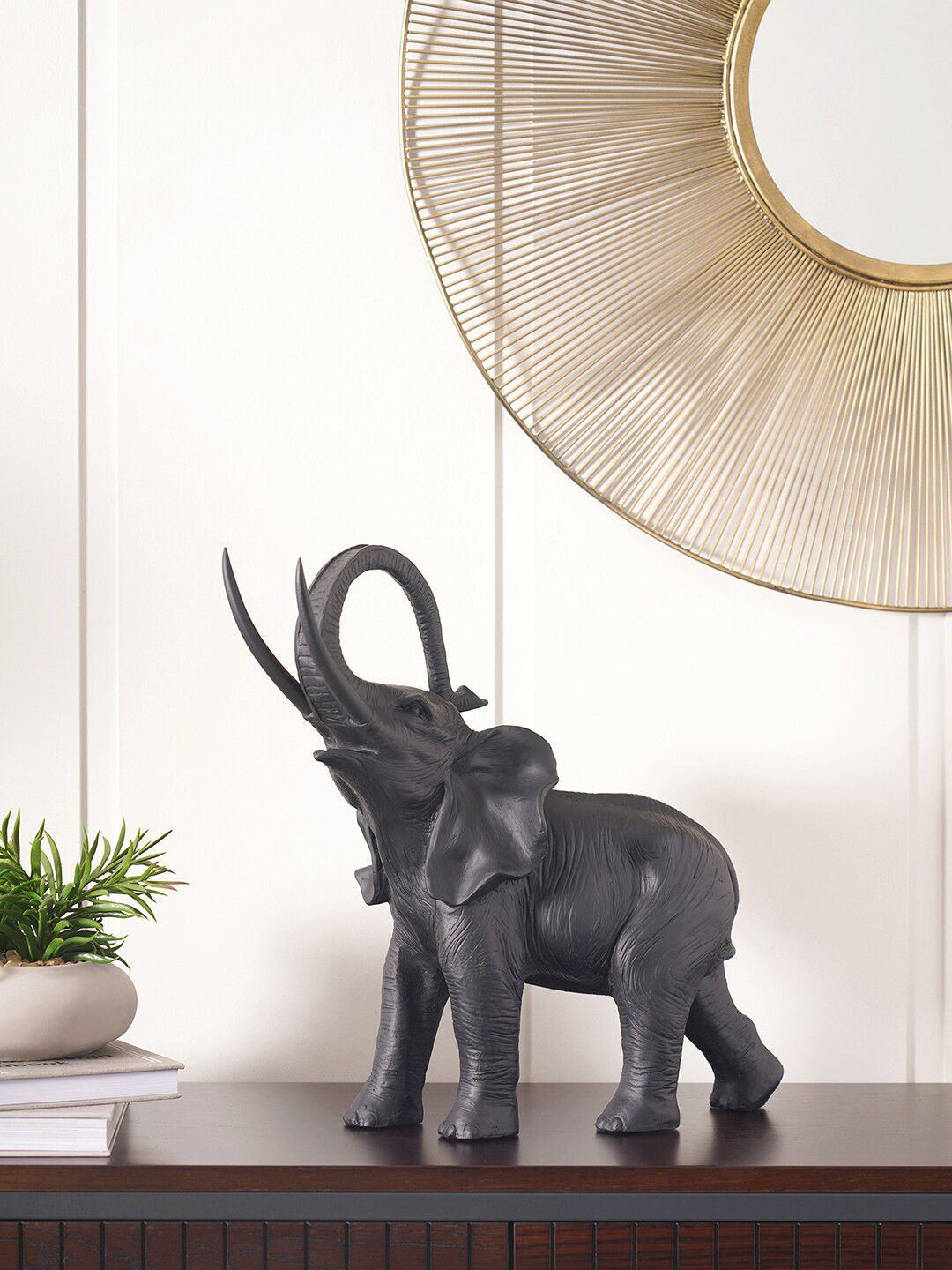 

Pure Home and Living Black Elephant Showpieces