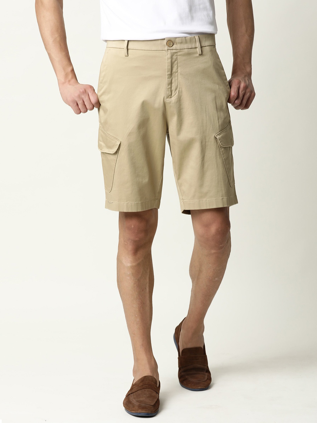 

RARE RABBIT Men Shows Slim Fit Mid-Rise Cargo Shorts, Beige