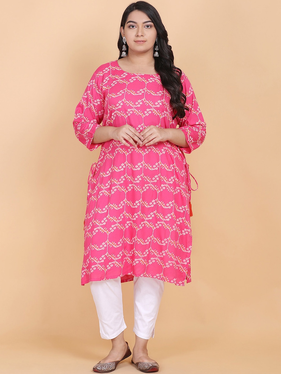 

LastInch Women Pink Abstract Printed Round Neck Three Quarter Straight Kurta