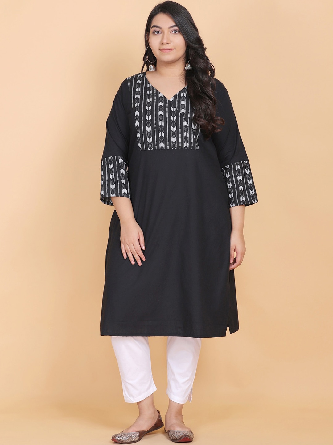 

LastInch Women Black V-Neck Yoke Design Three Quarter Sleeve Cotton Tribal Printed Kurta