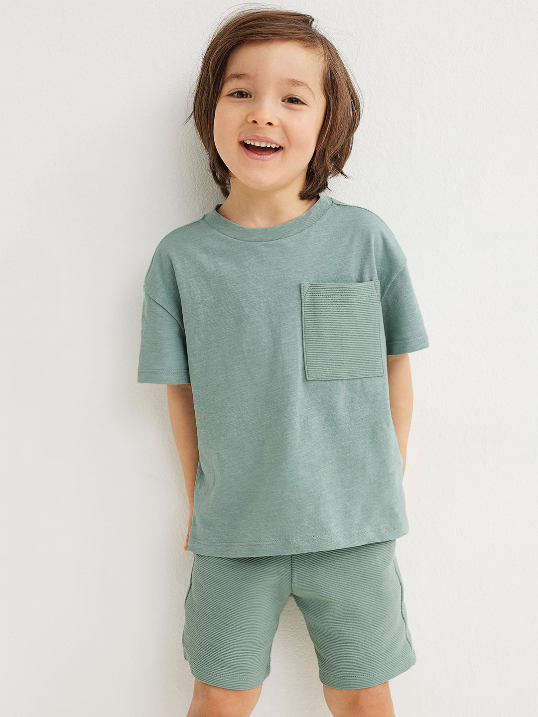 

H&M Boys Sage Green 2-Piece T-shirt And Shorts Set