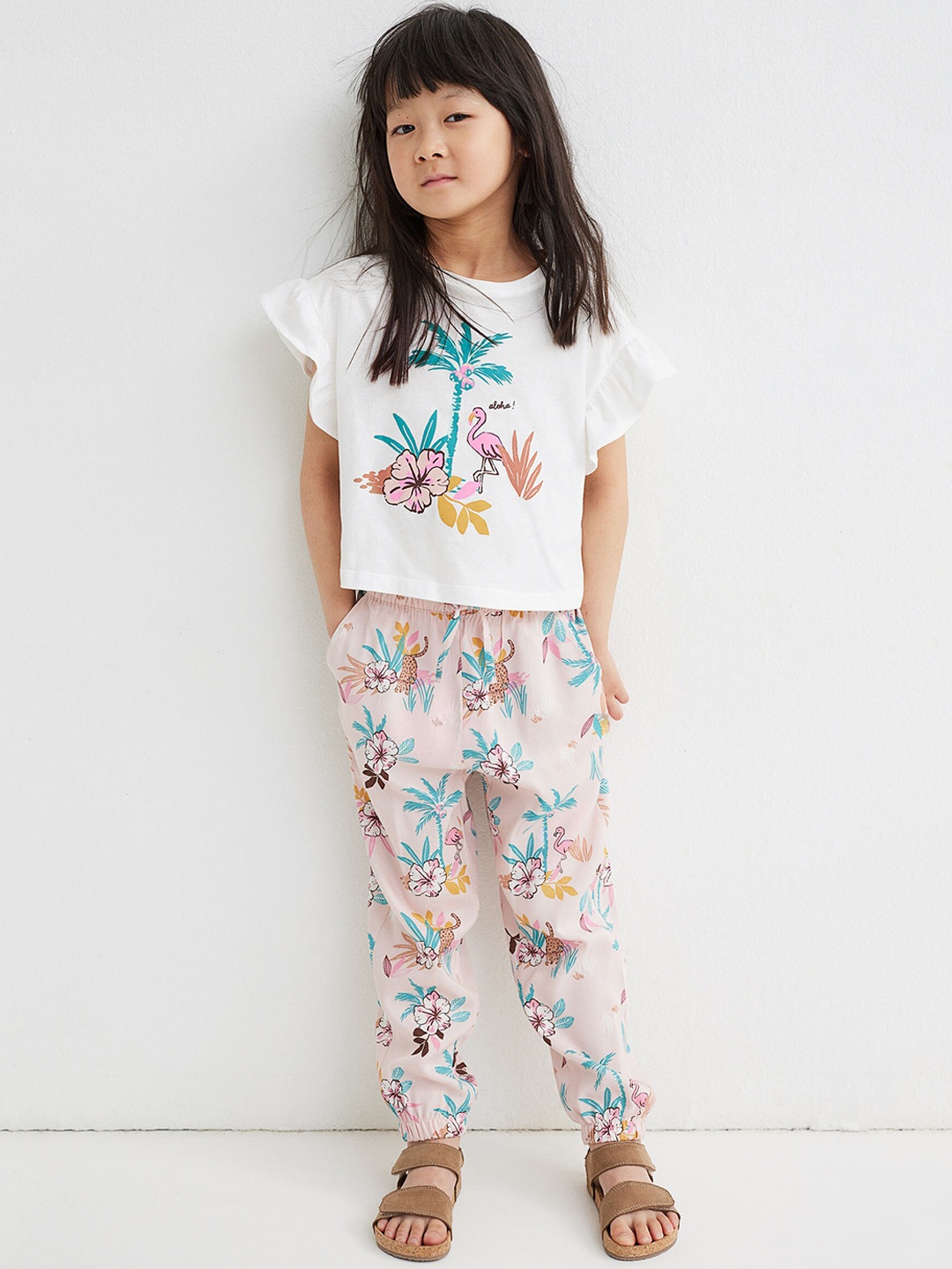 

H&M Girls White & Pink Printed T-shirt & Pyjamas