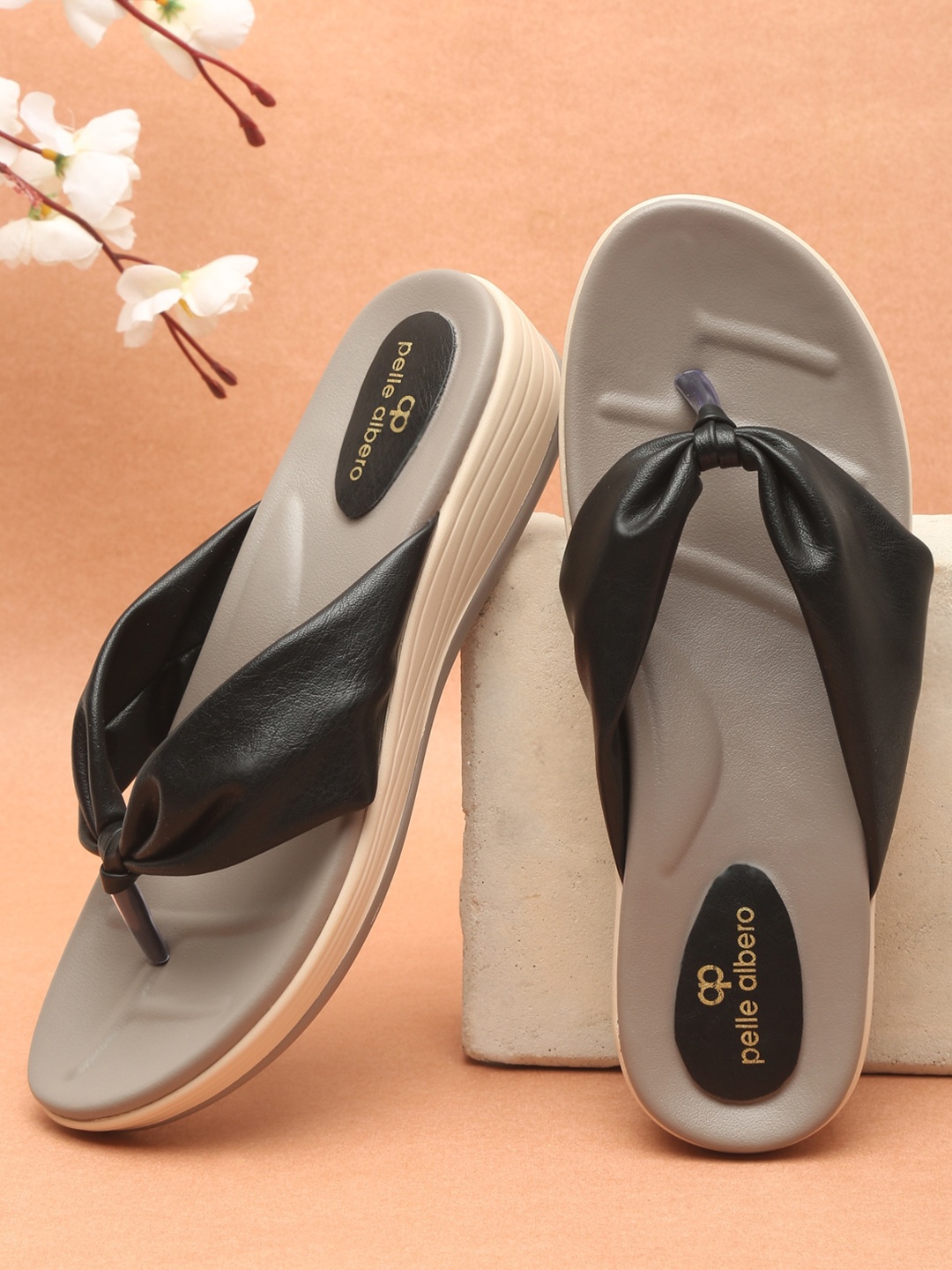 

pelle albero Women Black Open Toe Flats