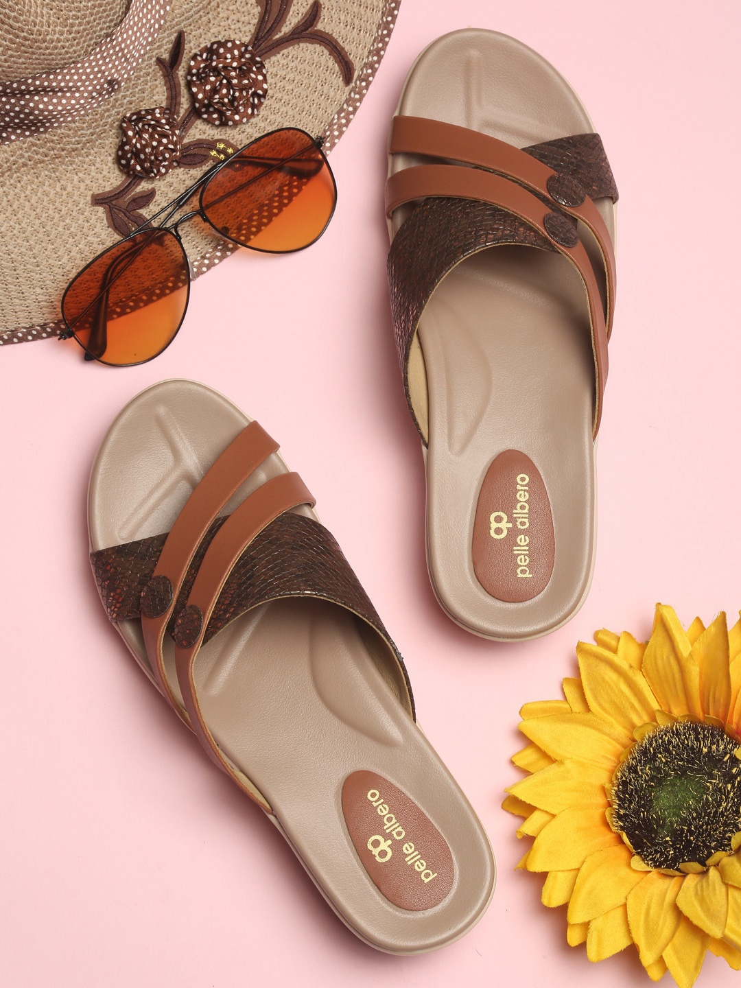 

pelle albero Women Brown Textured Open Toe Flats
