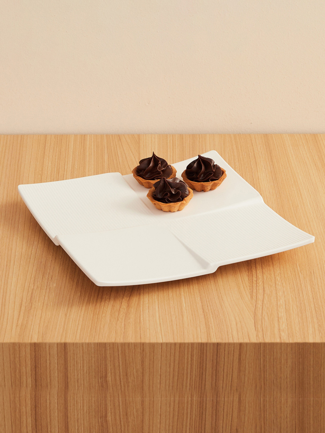 

Home Centre White 1 Pieces Melamine Glossy Plate