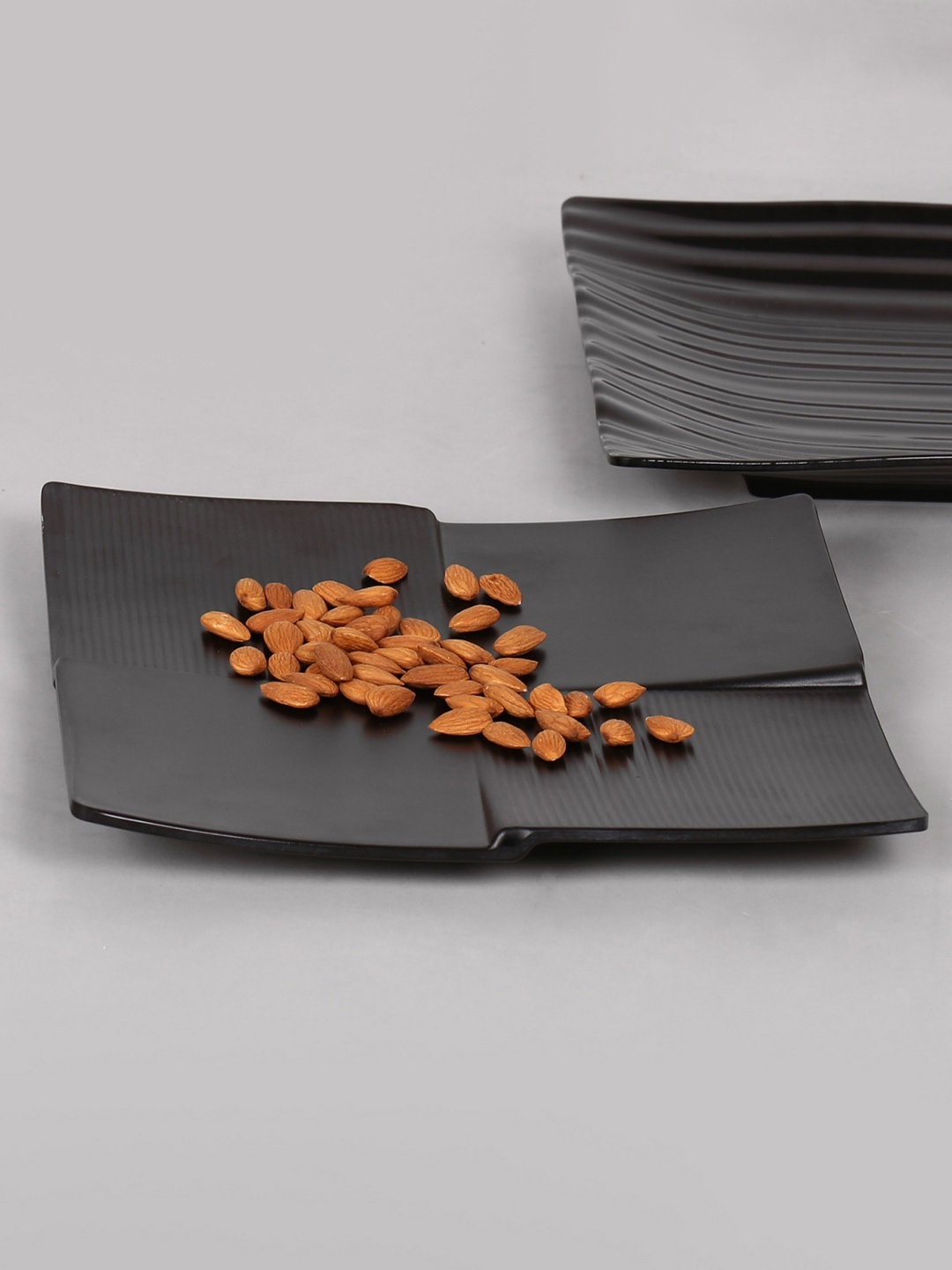 

Home Centre Black & 1 Pieces Melamine Glossy Plates