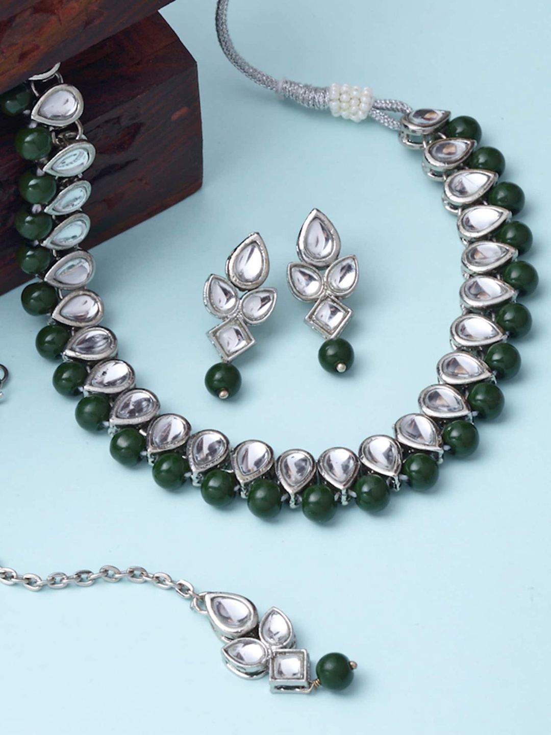 

KARATCART Oxidised Silver-Plated Green & White Kundan-Studded & Beaded Jewellery Set