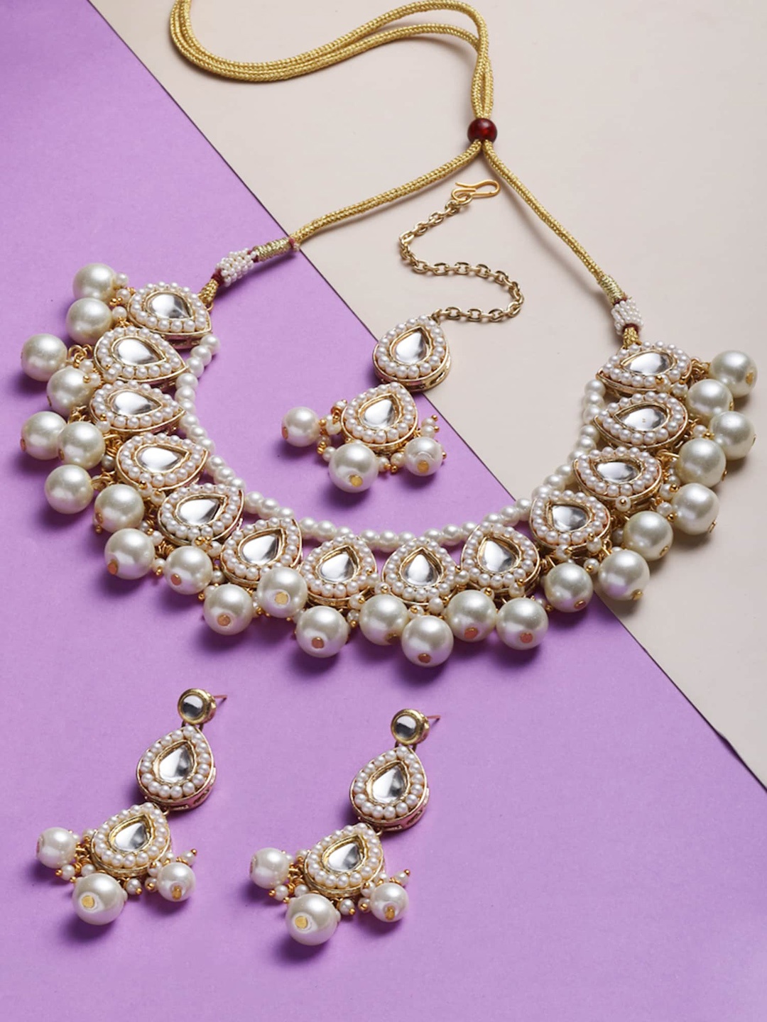 

KARATCART Gold-Plated White Kundan-Studded Beaded Jewellery Set