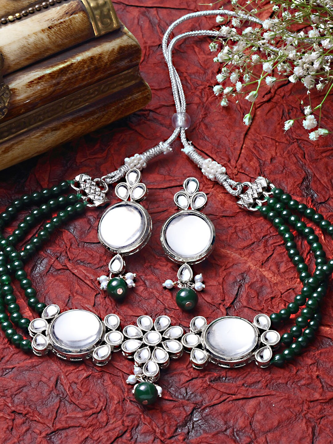 

KARATCART Silver-Plated Green Kundan-Studded Oxidized Jewellery Set