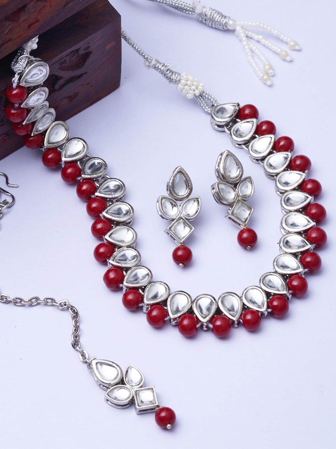 

KARATCART Oxidised Silver-Plated White & Red Kundan Studded & Beaded Jewellery Set