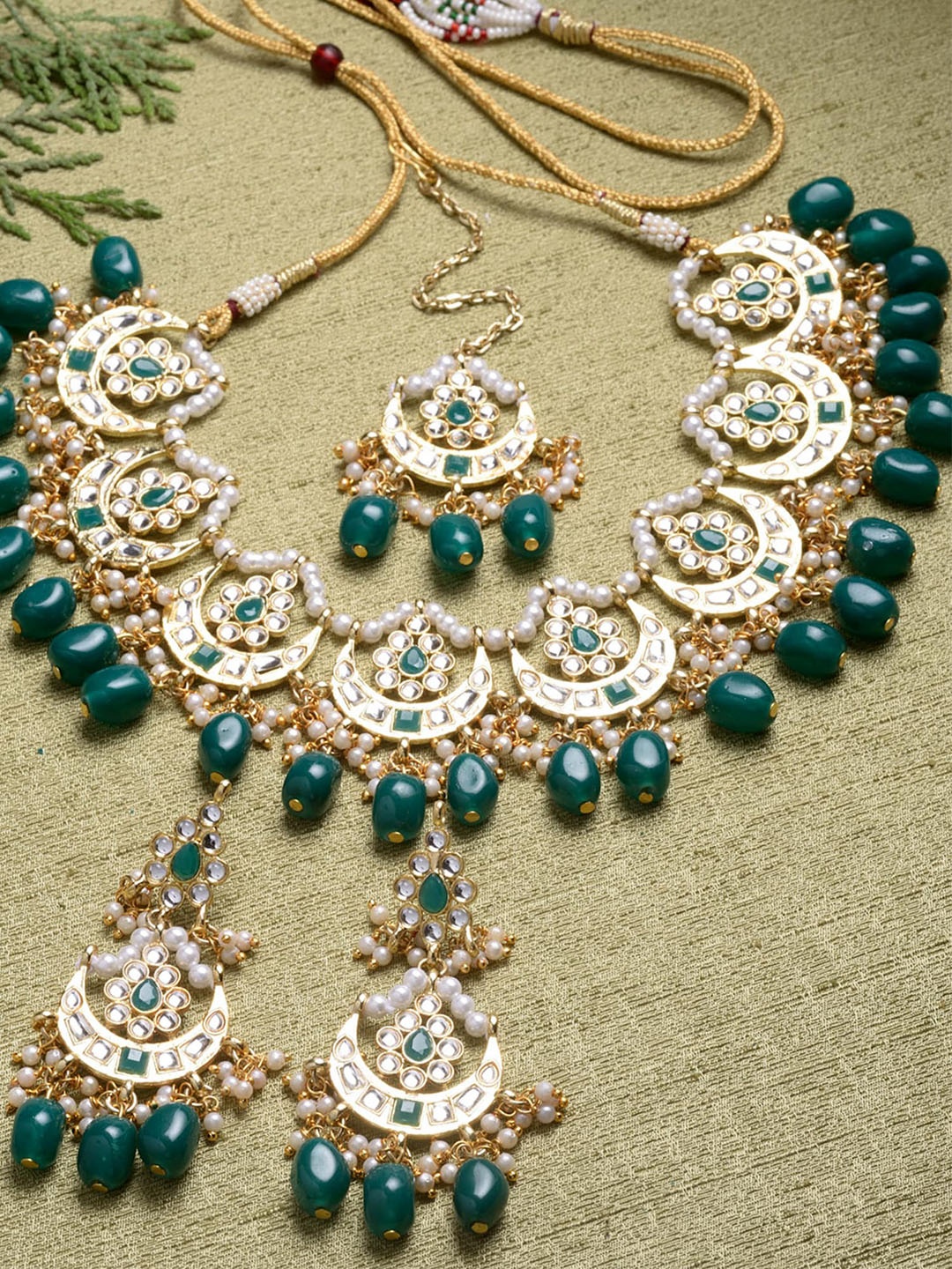 

KARATCART Gold-Plated White & Green Kundan Studded Jewellery Set