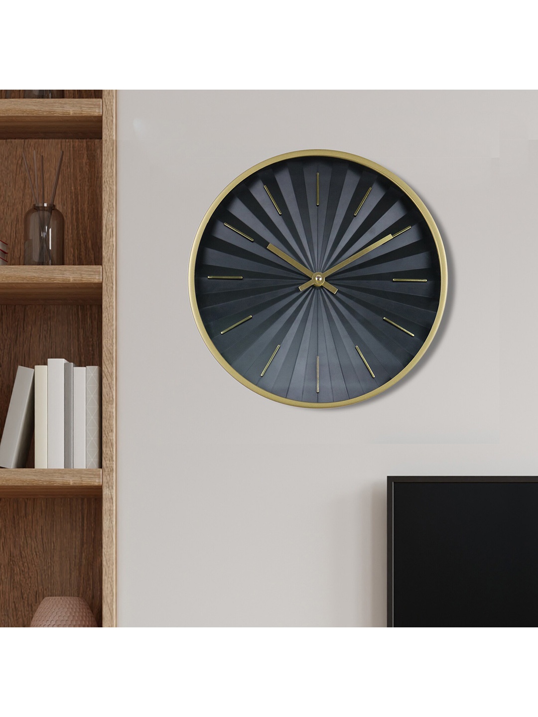 

HomeTown Black & Gold-Toned 30 cm Embellished Contemporary Wall Clock