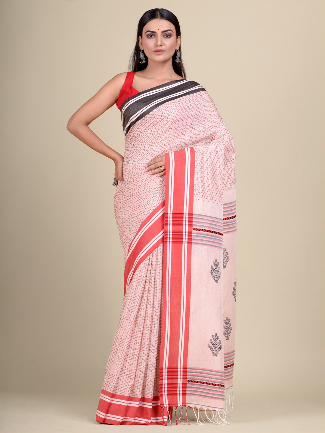 

Mitera Beige & Black Floral Pure Cotton Heavy Work Saree