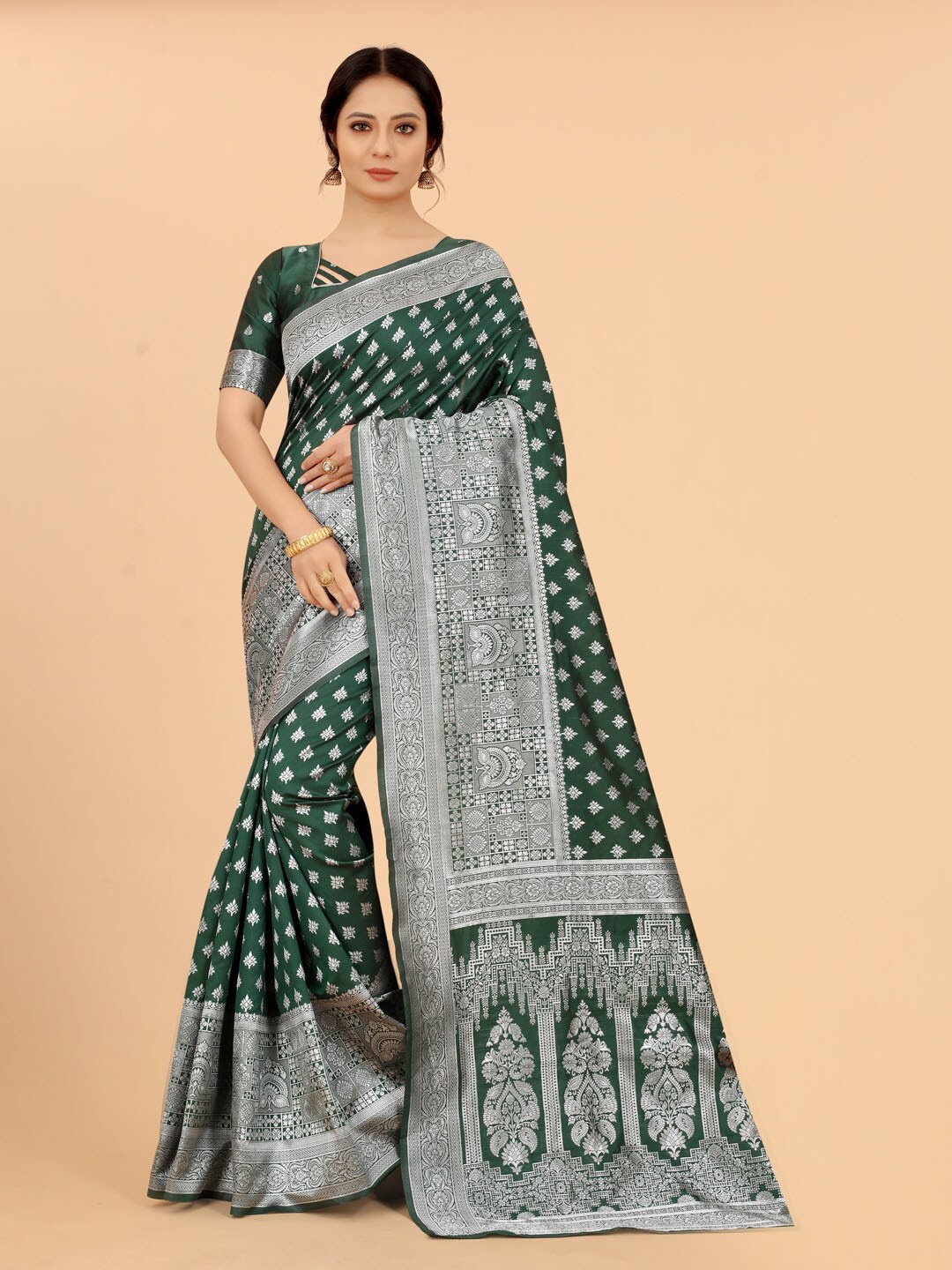

SATYAM WEAVES Green & Silver-Coloured Ethnic Motifs Zari Silk Cotton Banarasi Saree