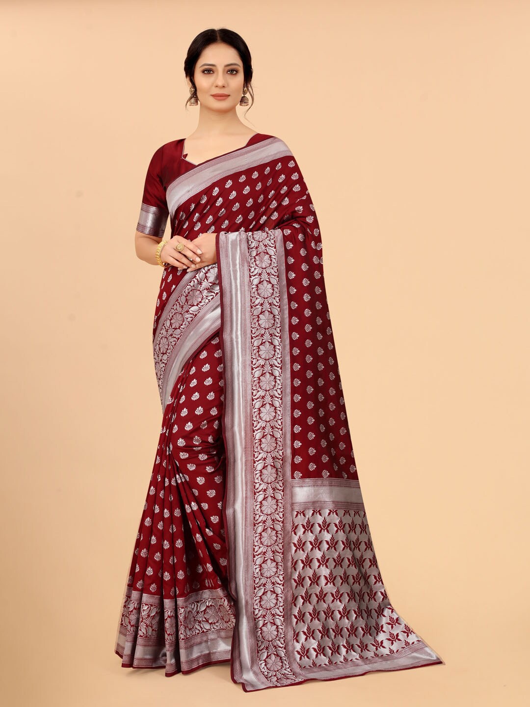 

SATYAM WEAVES Maroon & Silver-Coloured Ethnic Motifs Zari Silk Cotton Banarasi Saree