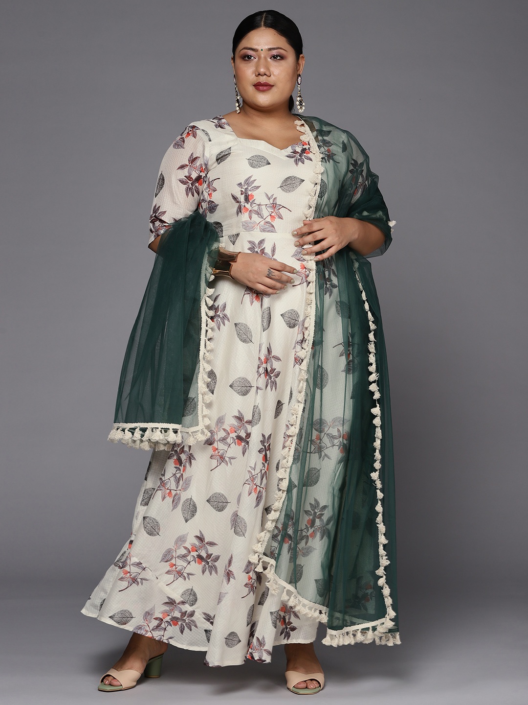 

INDDUS PLUS Women Off White & Grey Floral Printed Plus Size Anarkali Kurta With Dupatta