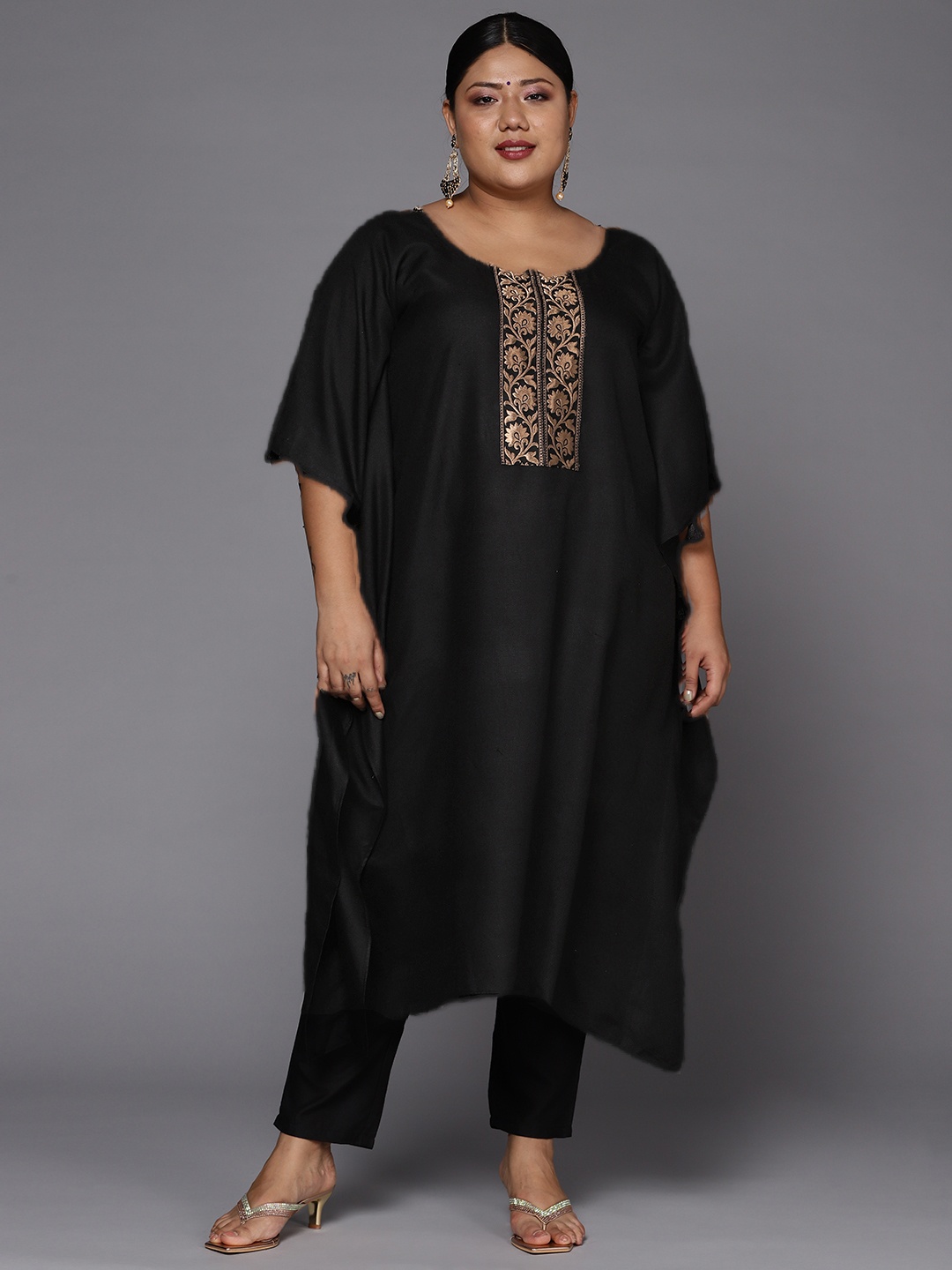 

INDDUS PLUS Women Black Flared Sleeves Kaftan Kurta