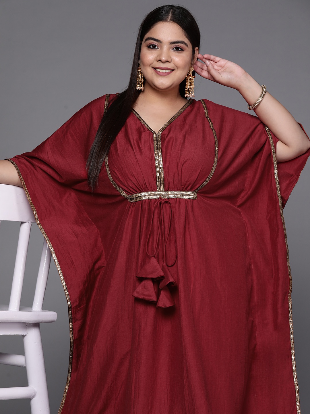 

INDDUS PLUS Women Maroon Solid Extended Sleeves Gotta Patti Kaftan Kurta
