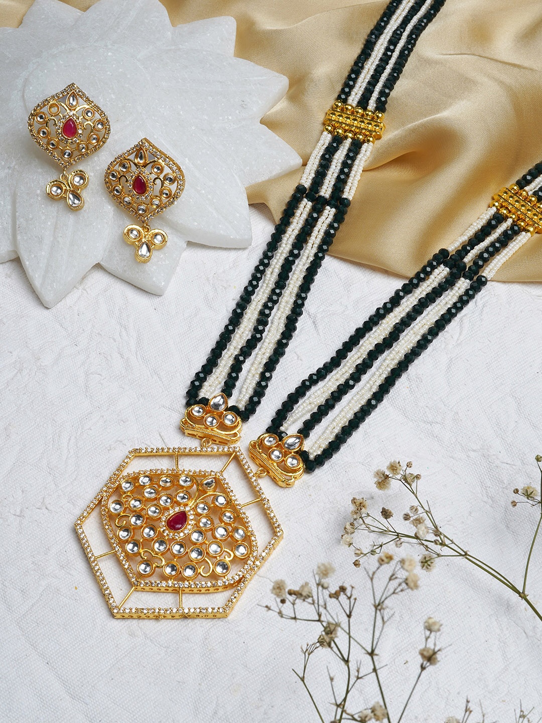 

Teejh Aadhavi Gold-Plated White & Green Kundan-Studded & Beaded Jewellery Set