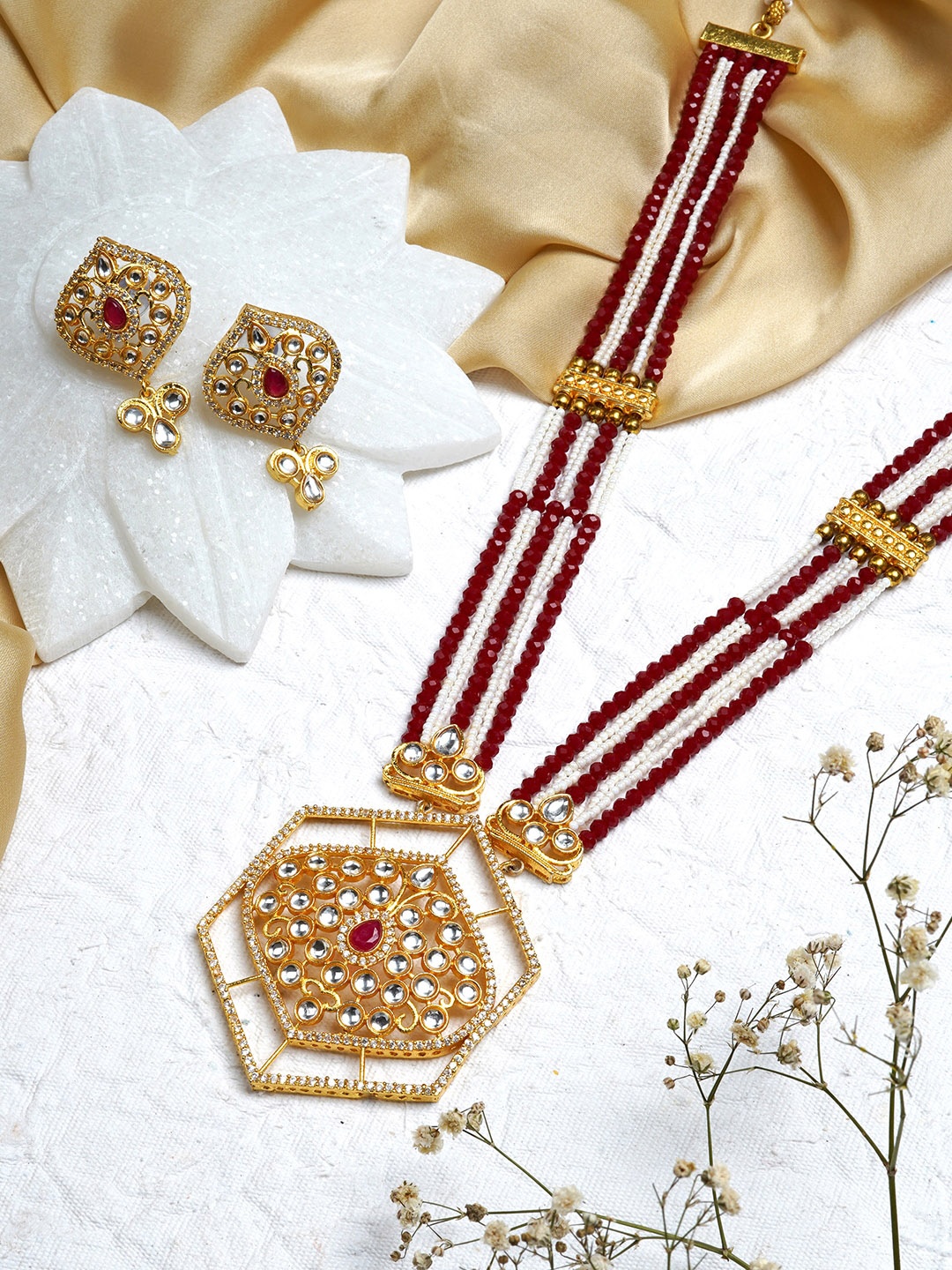 

TEEJH Gold-Plated White & Red Kundan-Studded & Beaded Jewellery Set