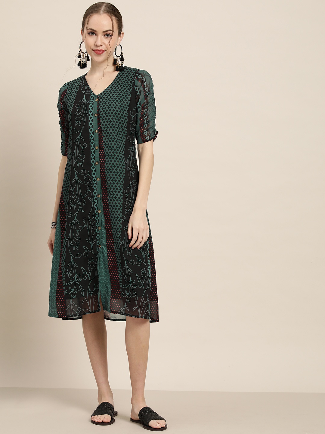 

Sangria Women Black & Green Geometric Print Georgette A-Line Midi Dress